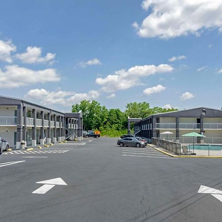 Suburban Studios Verona - Staunton North Exteriér fotografie