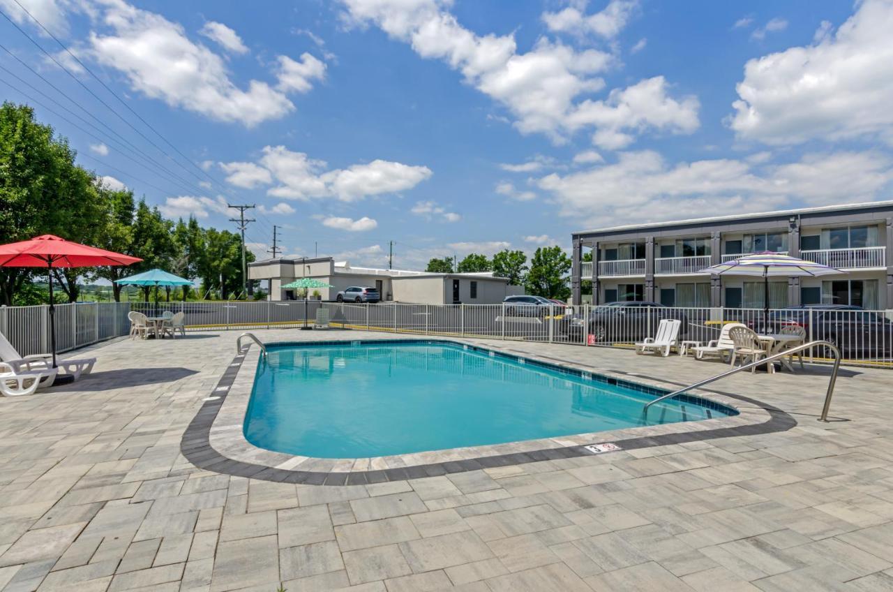 Suburban Studios Verona - Staunton North Exteriér fotografie